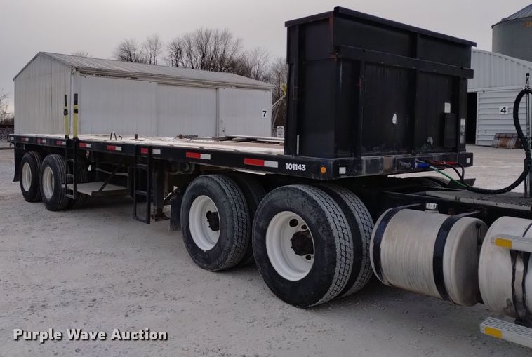image for item EH0115 1992 Dynaweld flatbed trailer
