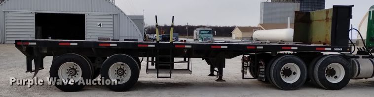 image for item EH0115 1992 Dynaweld flatbed trailer