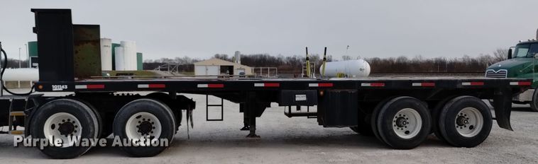 image for item EH0115 1992 Dynaweld flatbed trailer