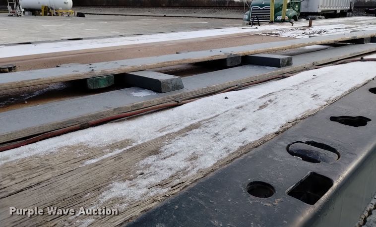 image for item EH0115 1992 Dynaweld flatbed trailer