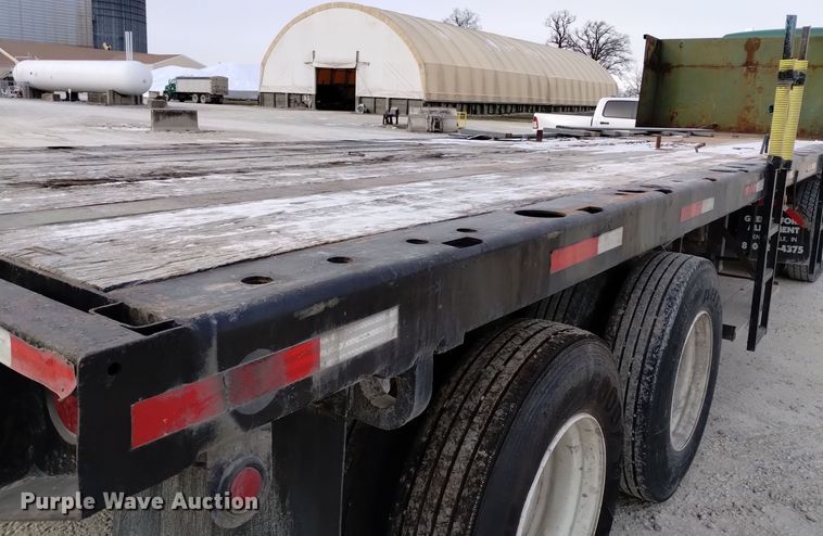 image for item EH0115 1992 Dynaweld flatbed trailer