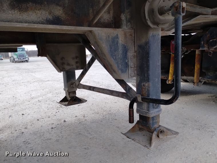 image for item EH0115 1992 Dynaweld flatbed trailer