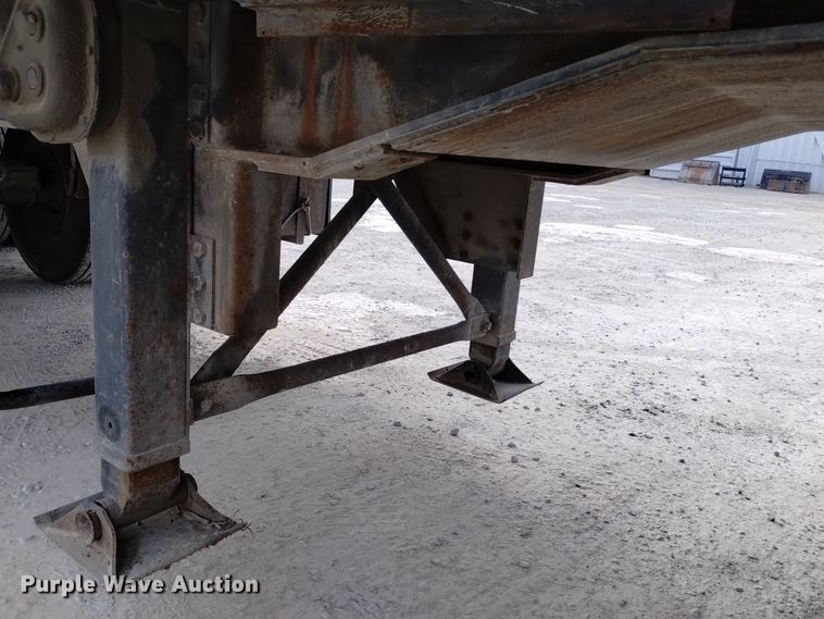 image for item EH0115 1992 Dynaweld flatbed trailer