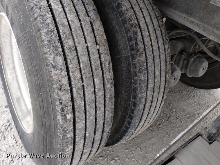 image for item EH0115 1992 Dynaweld flatbed trailer