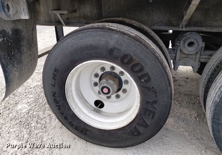 image for item EH0115 1992 Dynaweld flatbed trailer