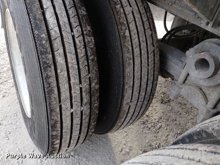 image for item EH0115 1992 Dynaweld flatbed trailer