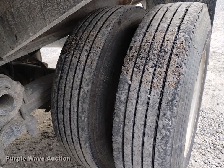 image for item EH0115 1992 Dynaweld flatbed trailer