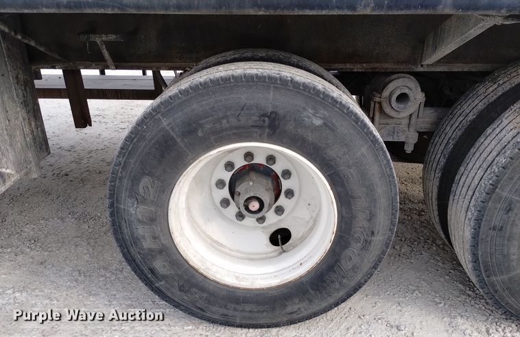 image for item EH0115 1992 Dynaweld flatbed trailer