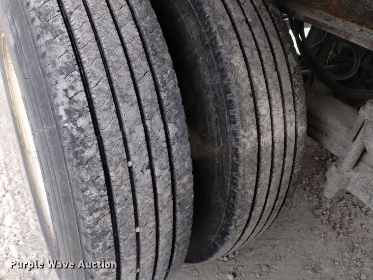 image for item EH0115 1992 Dynaweld flatbed trailer