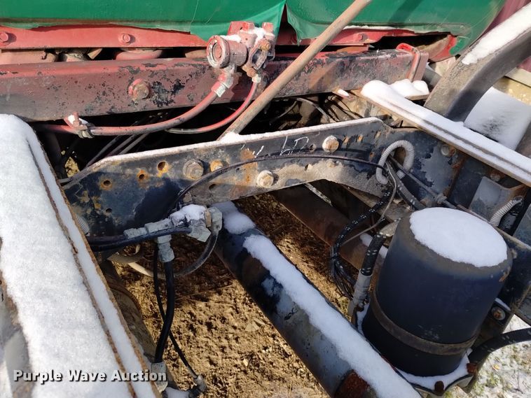 image for item EH0117 1985 Mack R686ST truck cab and chassis