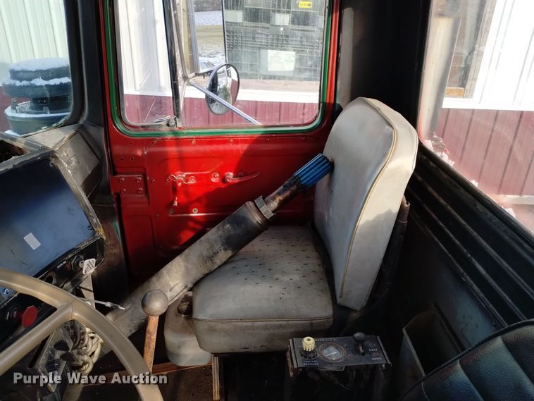 image for item EH0117 1985 Mack R686ST truck cab and chassis