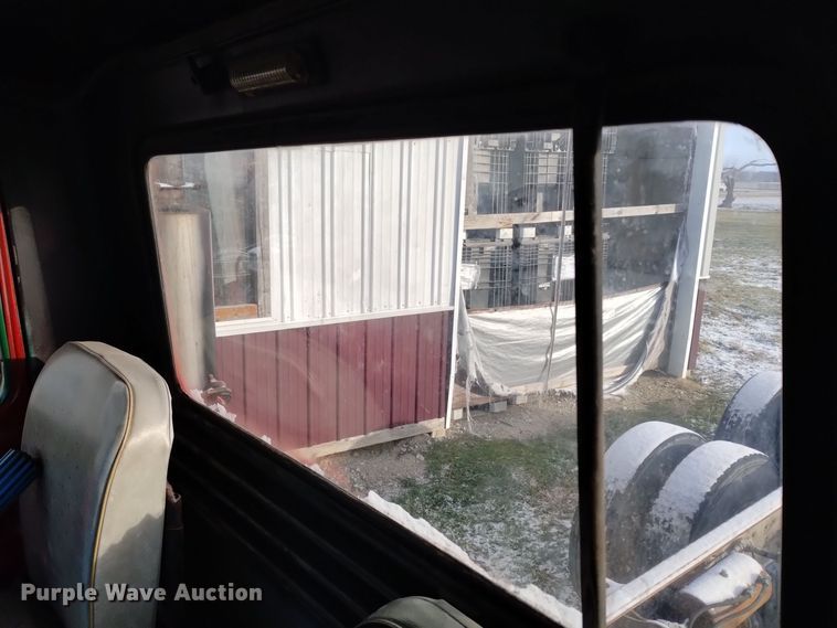 image for item EH0117 1985 Mack R686ST truck cab and chassis