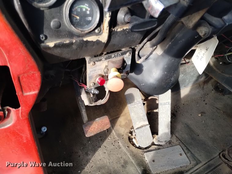 image for item EH0117 1985 Mack R686ST truck cab and chassis