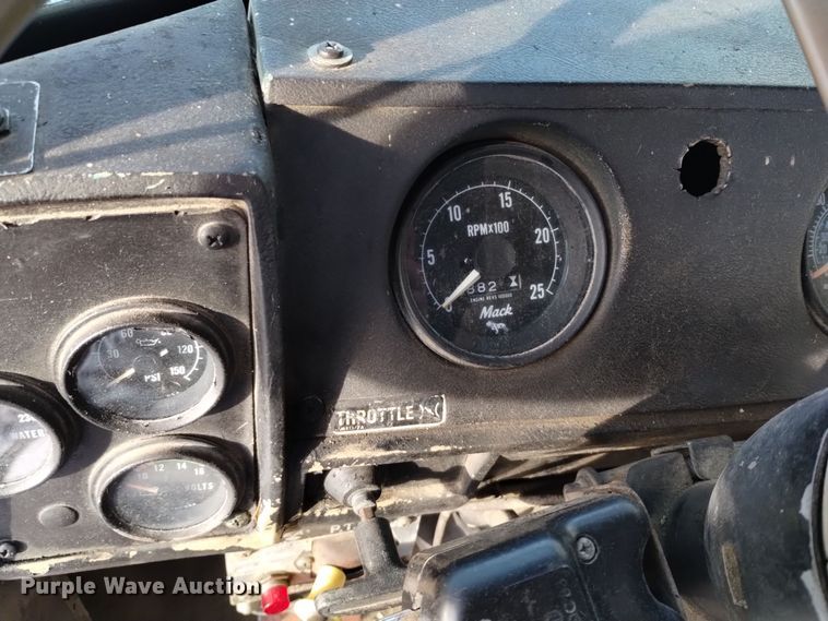 image for item EH0117 1985 Mack R686ST truck cab and chassis