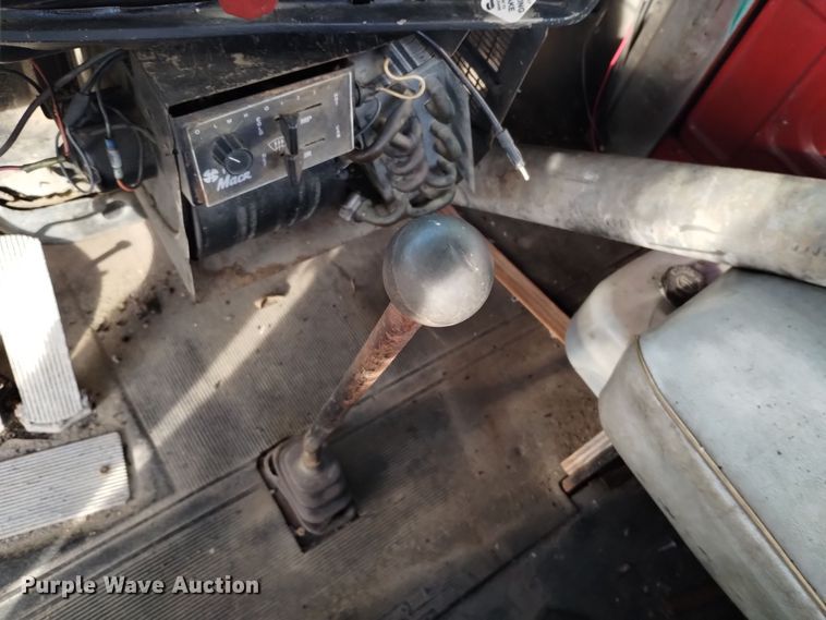 image for item EH0117 1985 Mack R686ST truck cab and chassis