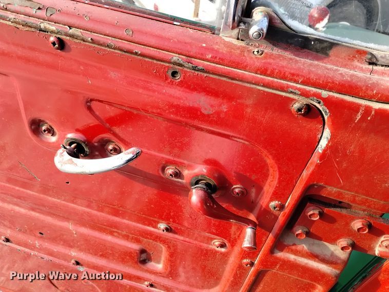 image for item EH0117 1985 Mack R686ST truck cab and chassis