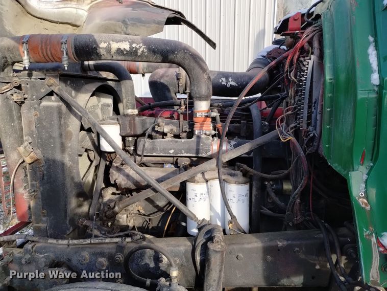 image for item EH0117 1985 Mack R686ST truck cab and chassis