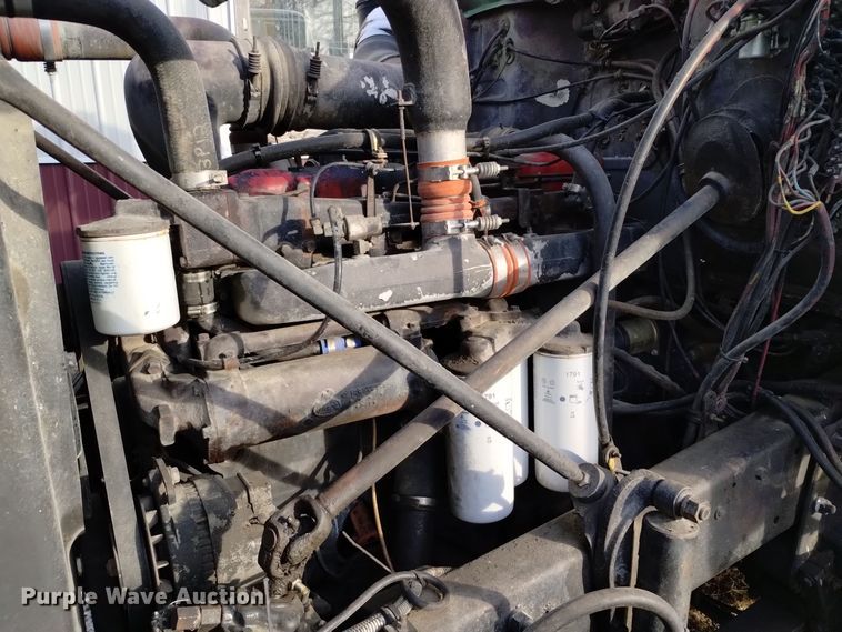 image for item EH0117 1985 Mack R686ST truck cab and chassis