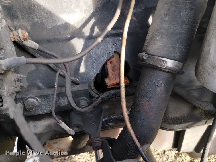 image for item EH0117 1985 Mack R686ST truck cab and chassis