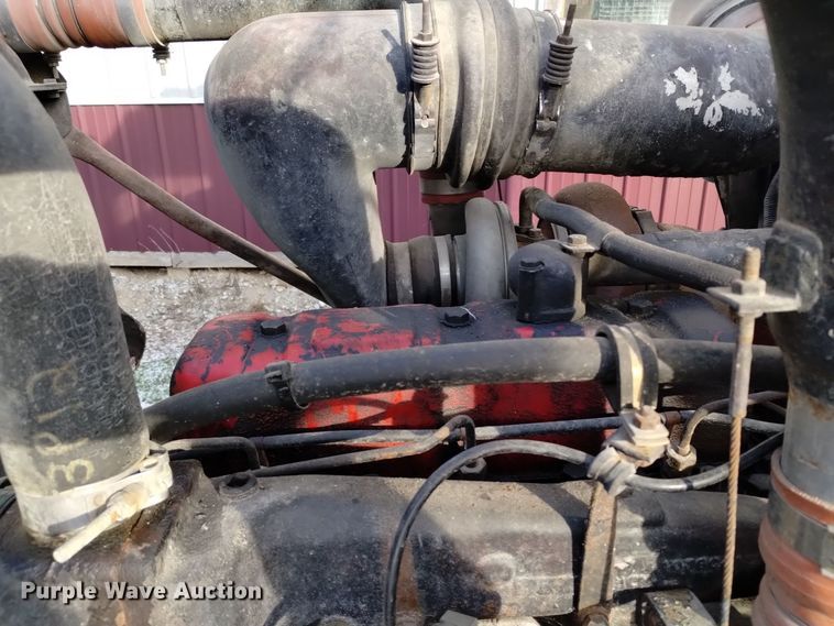 image for item EH0117 1985 Mack R686ST truck cab and chassis