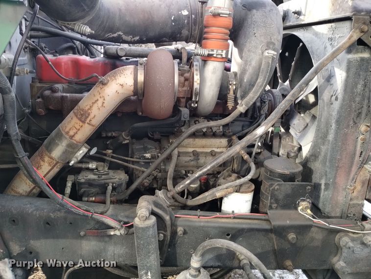 image for item EH0117 1985 Mack R686ST truck cab and chassis