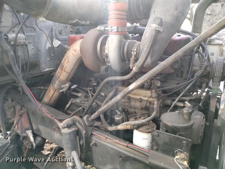 image for item EH0117 1985 Mack R686ST truck cab and chassis