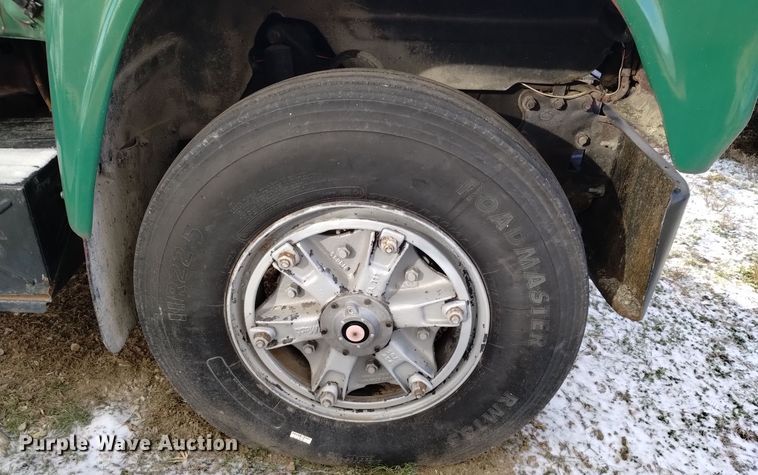 image for item EH0117 1985 Mack R686ST truck cab and chassis