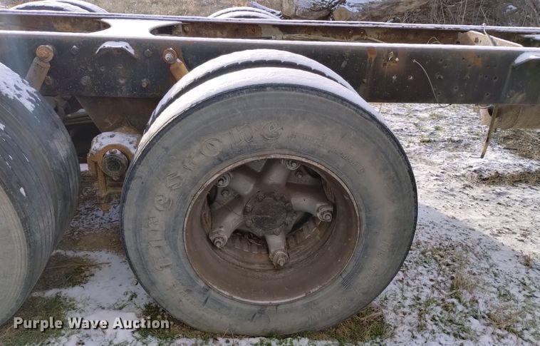 image for item EH0117 1985 Mack R686ST truck cab and chassis