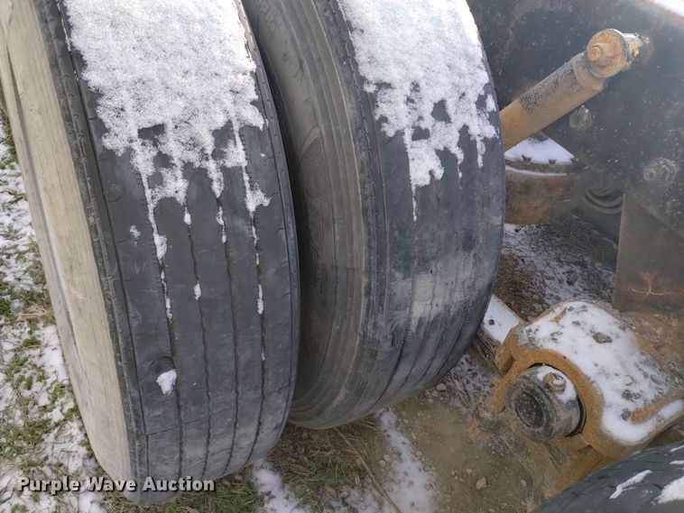 image for item EH0117 1985 Mack R686ST truck cab and chassis