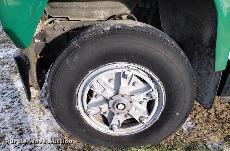 image for item EH0117 1985 Mack R686ST truck cab and chassis