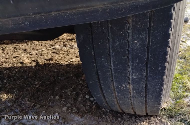 image for item EH0117 1985 Mack R686ST truck cab and chassis