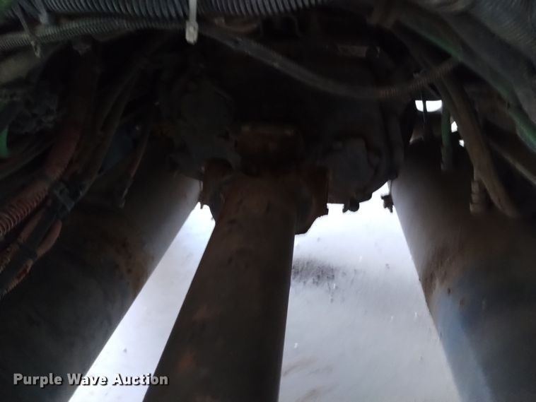 image for item EH0130 2005 Freightliner Columbia semi truck