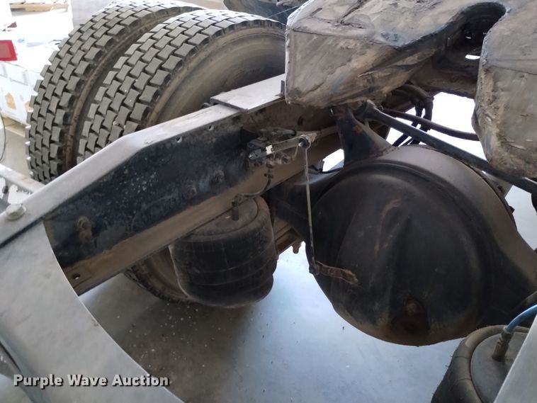 image for item EH0130 2005 Freightliner Columbia semi truck