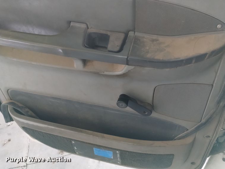 image for item EH0130 2005 Freightliner Columbia semi truck