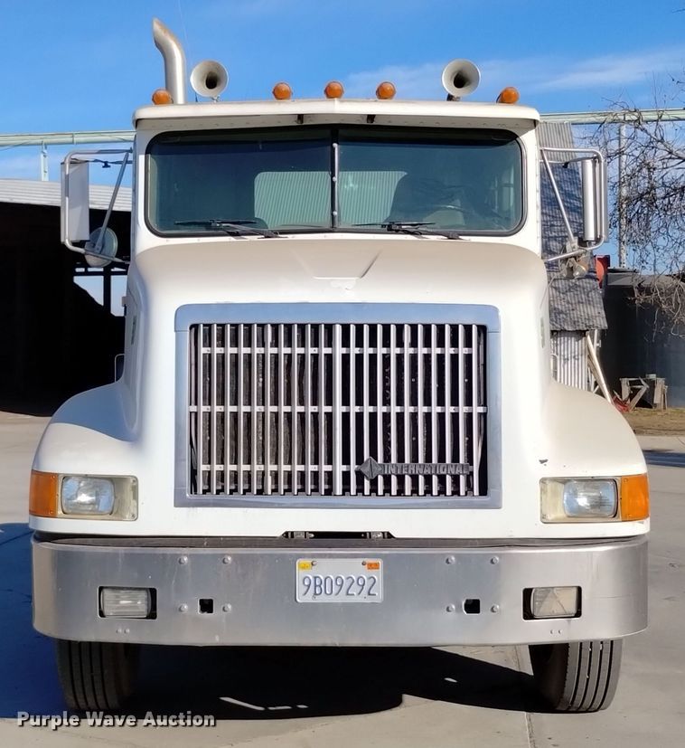 image for item EH0131 1996 International 9200 semi truck