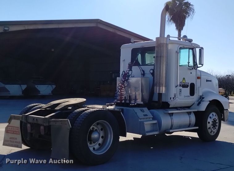 image for item EH0131 1996 International 9200 semi truck