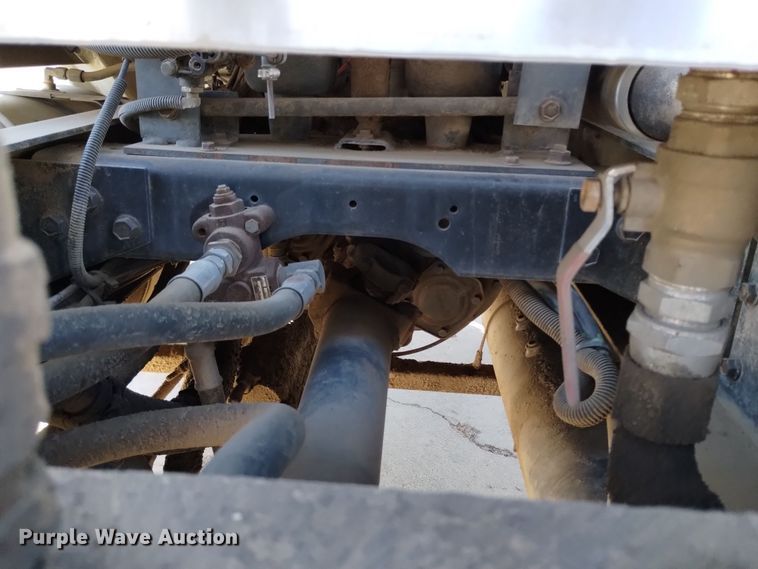 image for item EH0131 1996 International 9200 semi truck