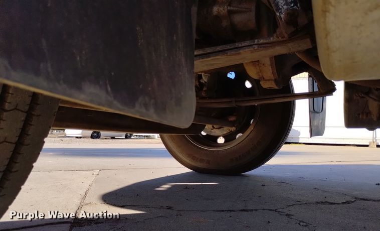 image for item EH0131 1996 International 9200 semi truck