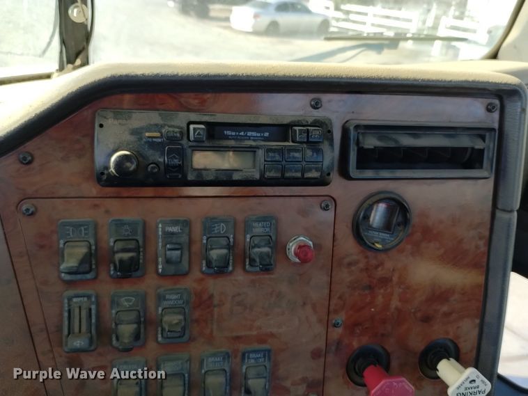 image for item EH0131 1996 International 9200 semi truck