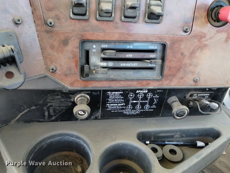 image for item EH0131 1996 International 9200 semi truck