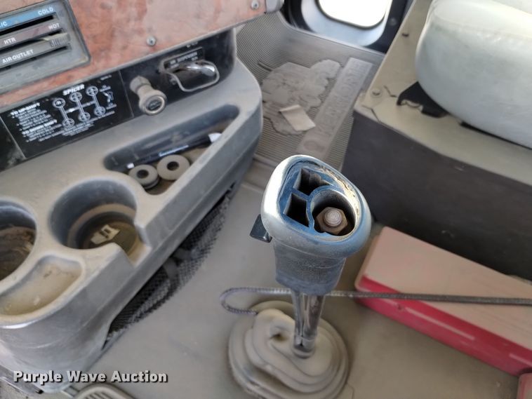 image for item EH0131 1996 International 9200 semi truck