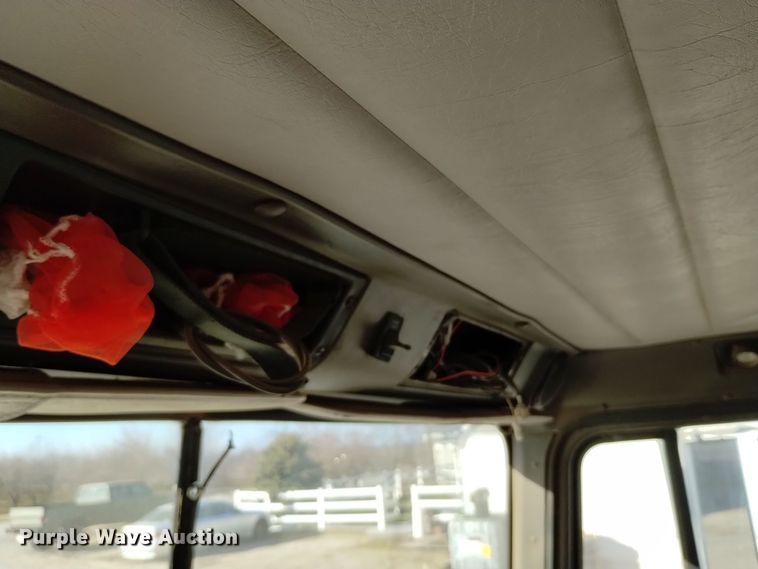 image for item EH0131 1996 International 9200 semi truck