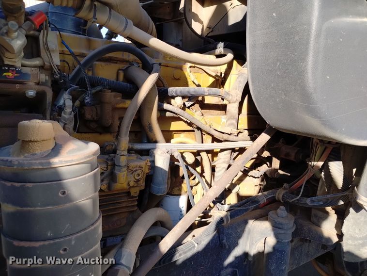 image for item EH0131 1996 International 9200 semi truck