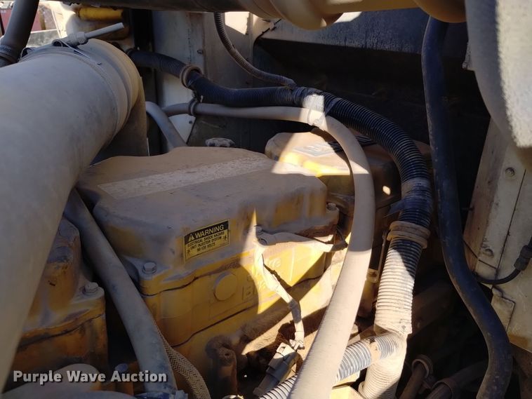 image for item EH0131 1996 International 9200 semi truck