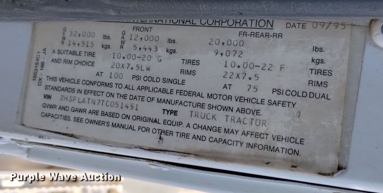 image for item EH0131 1996 International 9200 semi truck