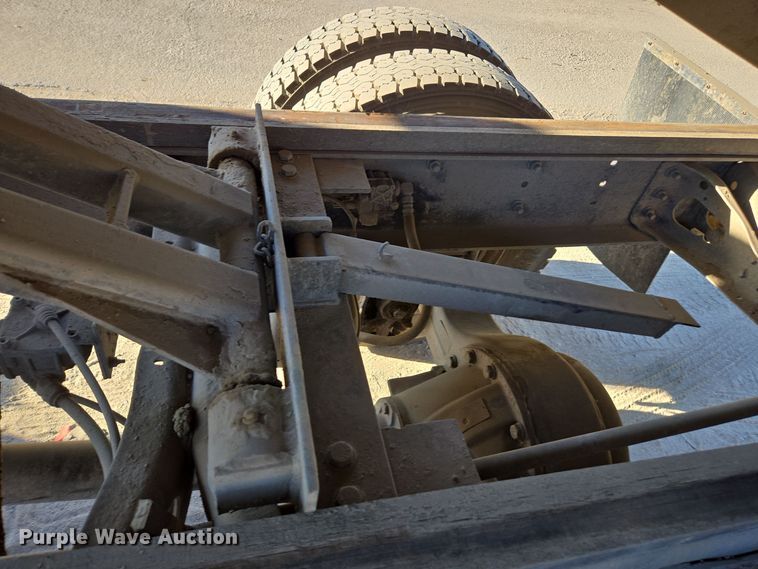 image for item EI4099 2010 International Durastar 4300 dump flatbed truck