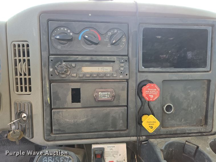 image for item EI4099 2010 International Durastar 4300 dump flatbed truck