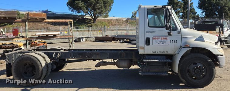 image for item EI4101 2010 International Durastar 4300 truck cab and chassis