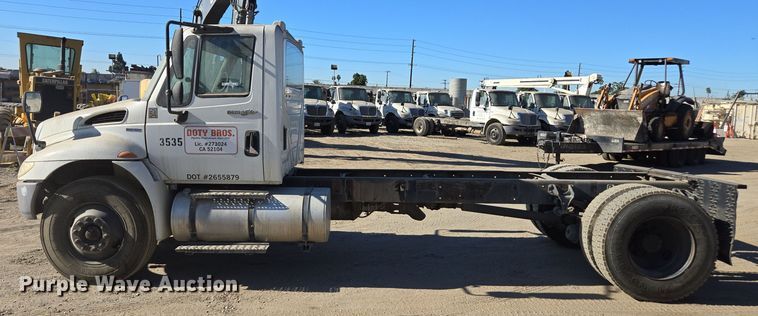 image for item EI4101 2010 International Durastar 4300 truck cab and chassis