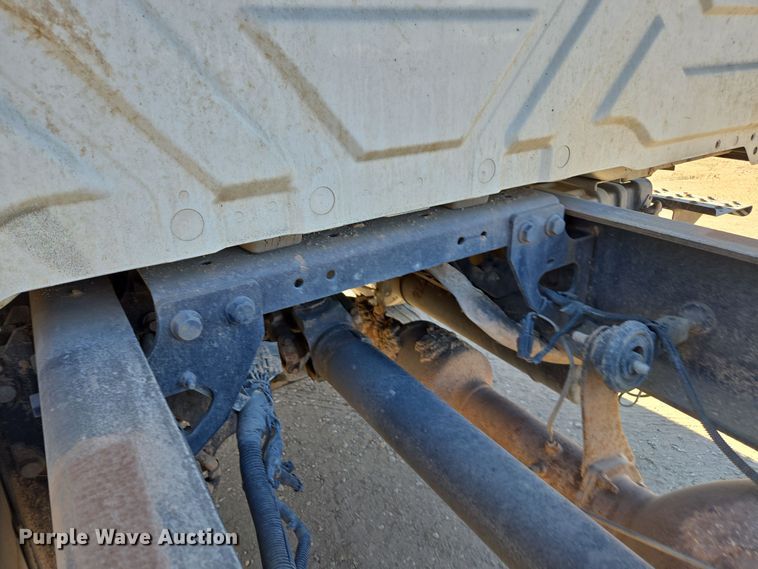 image for item EI4101 2010 International Durastar 4300 truck cab and chassis